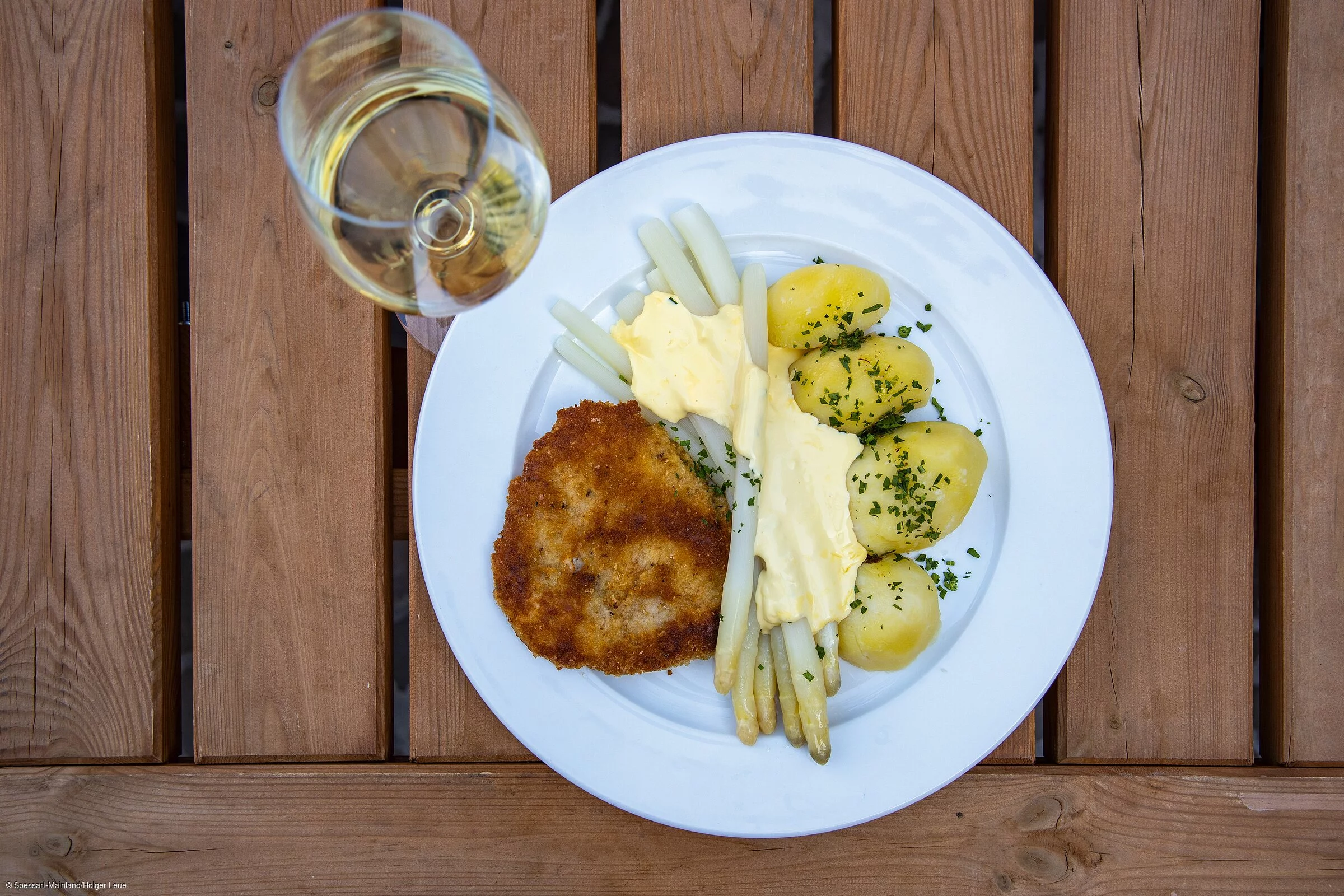 Weißwein mit Fränkischem Spargel (Spessart-Mainland) Weißwein mit Fränkischem Spargel