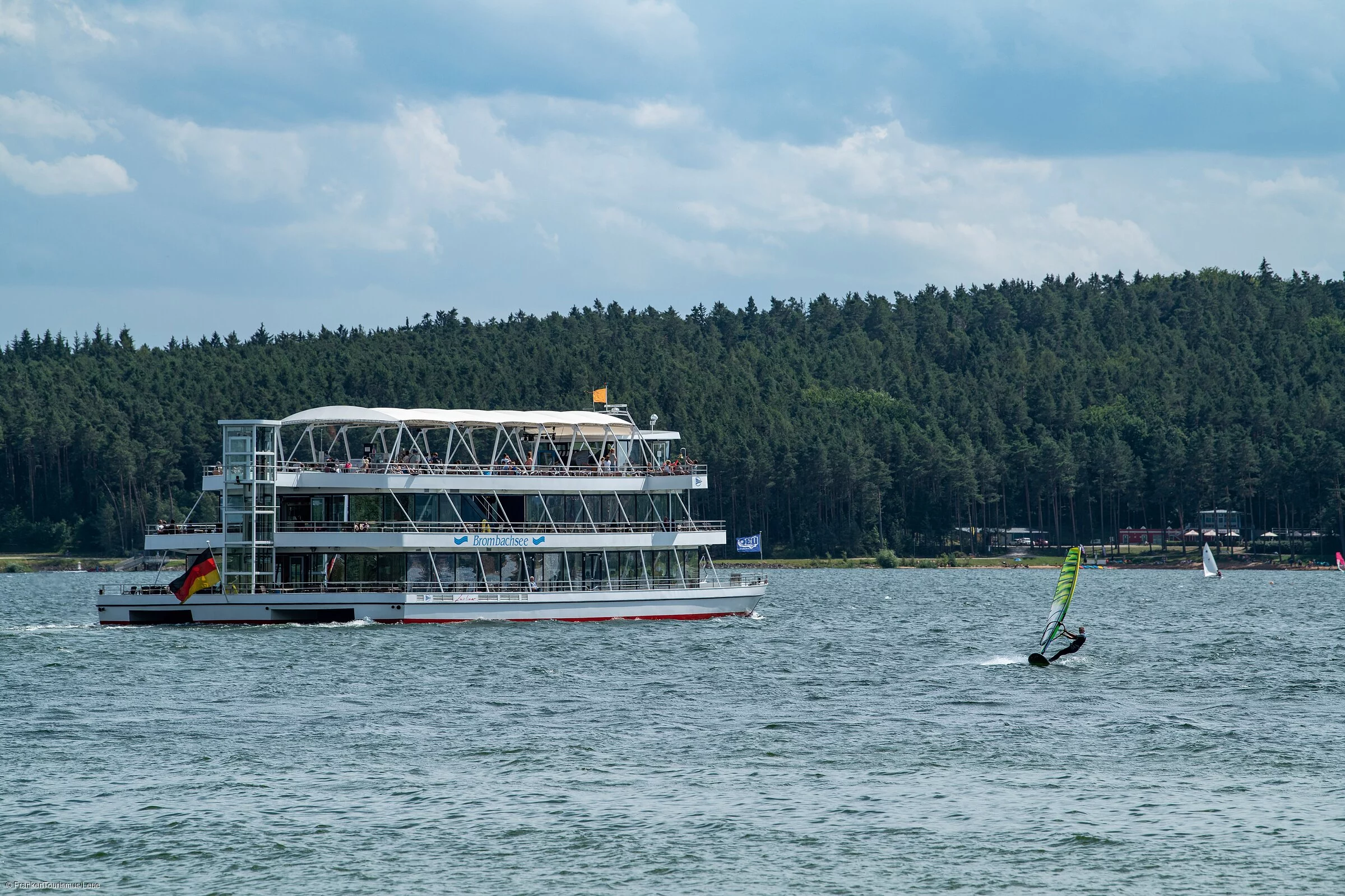 Trimaran am Großen Brombachsee (Fränkisches Seenland)