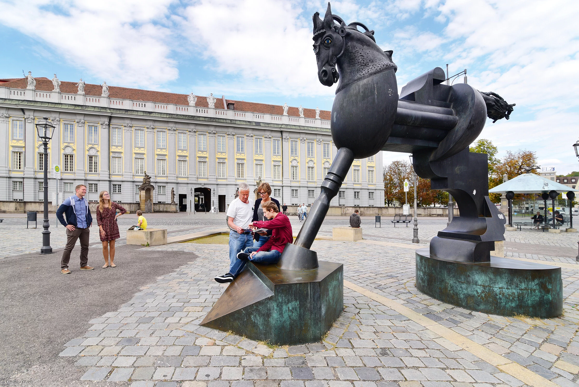 Schlossplatz mit "Anscavallo" (Ansbach, Romantisches Franken)