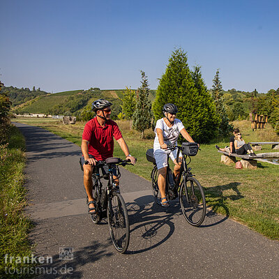 Radfahren auf dem Mainradweg (Dettelbach/Fränkisches Weinland)