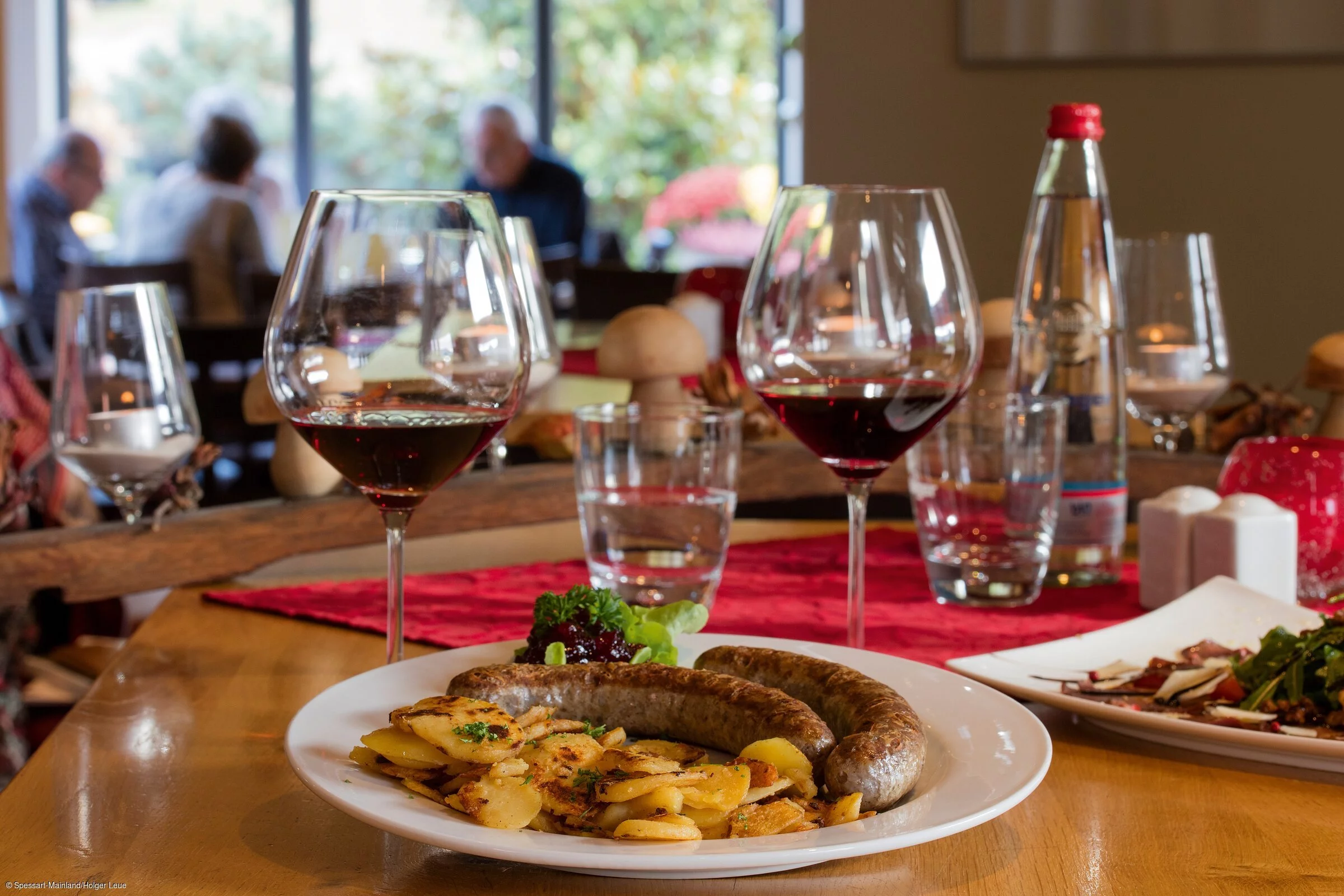 Wein und Wildbratwurst (Spessart-Mainland) Wein und Wildbratwurst