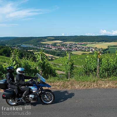 Motorradfahren in den Weinbergen bei Karlstadt