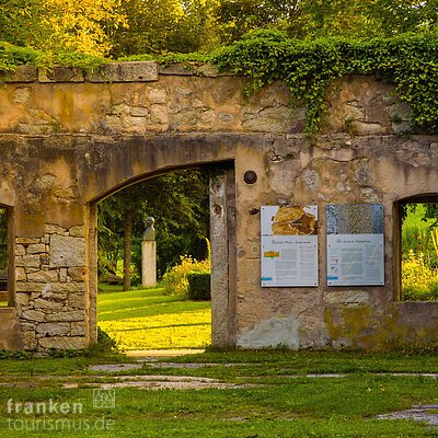 Historische Ruinen im Kurpark Weißenstadt