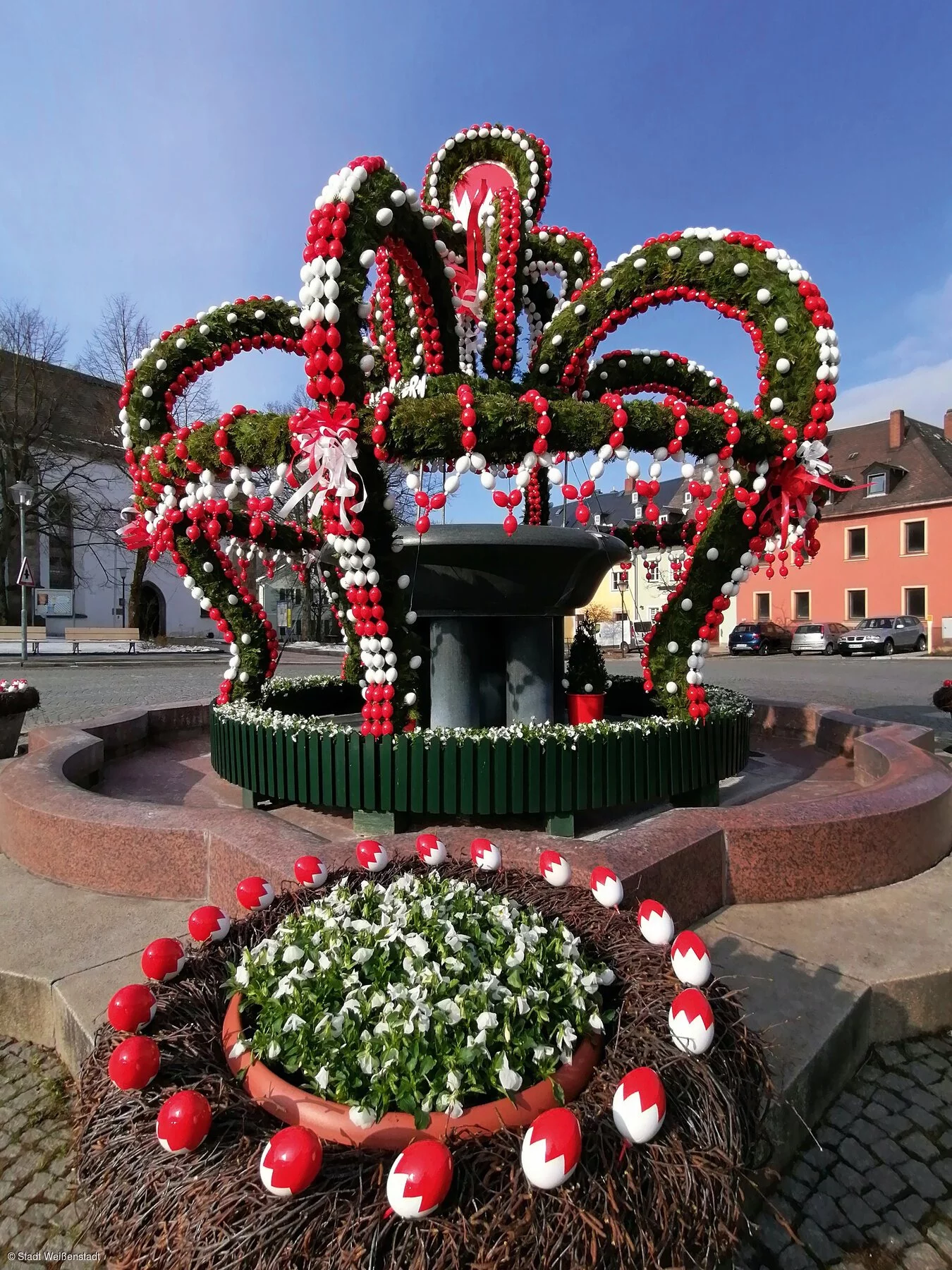 Geschmückter Osterbrunnen in Weißenstadt