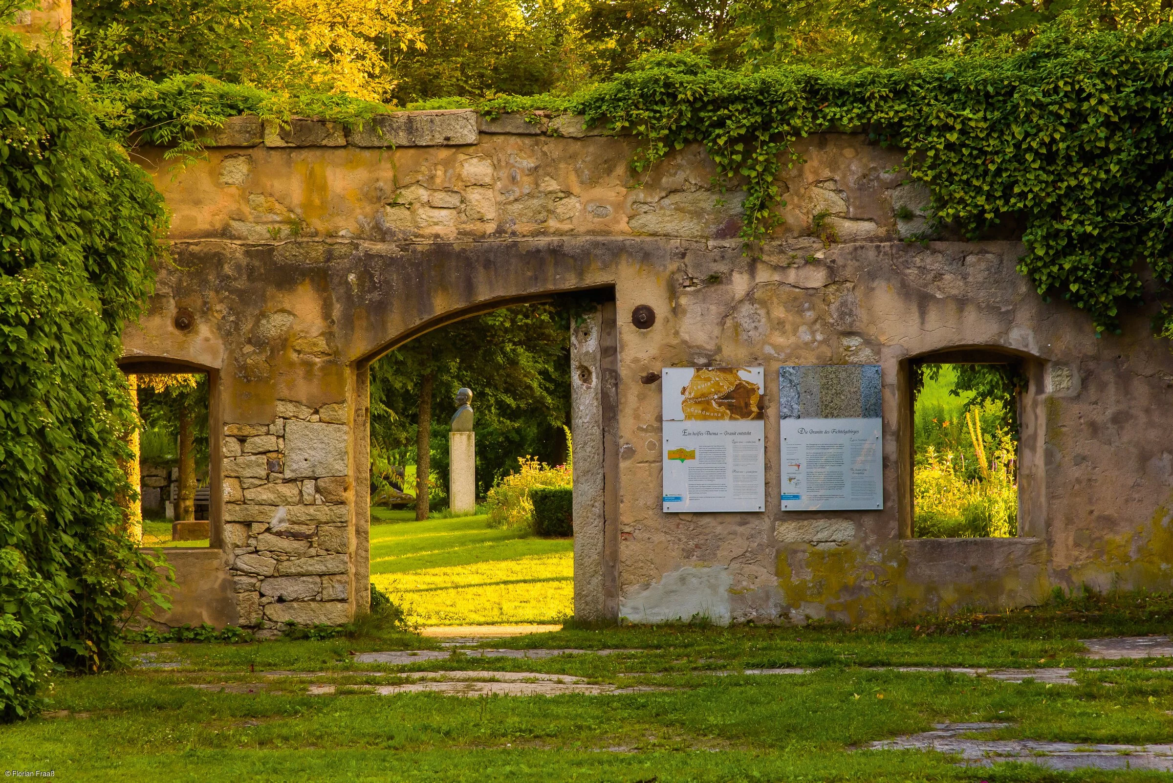 Historische Ruinen im Kurpark Weißenstadt