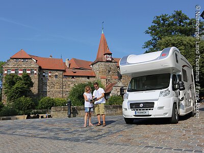 Nürnberger Land, Mit dem Wohnmobil vor dem Wenzelschloss in Lauf a.d.Pegnitz