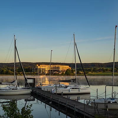 Blick über den Weißenstädter See auf das Kurzentrum