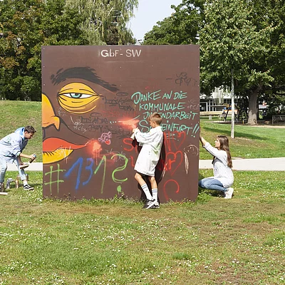 Beim Graffiti-Sprühen: Workshop der Kunsthalle Schweinfurt