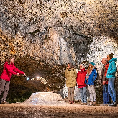 Führung in der Tropfsteinhöhle Schulerloch