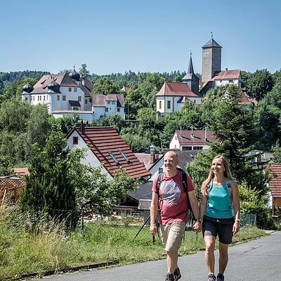 Brauereienwanderweg mit Blick auf Schloss Unteraufseß (Aufseß, Fränkische Schweiz)