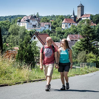 Brauereienwanderweg mit Blick auf Schloss Unteraufseß (Aufseß, Fränkische Schweiz)