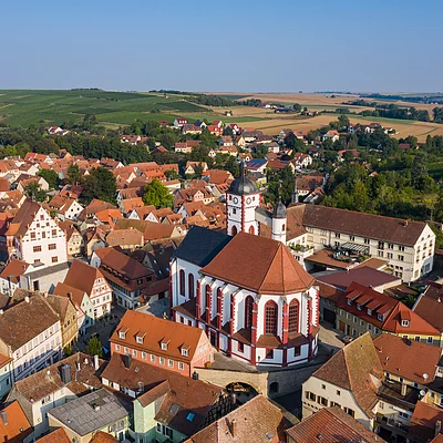 Dettelbach aus der Vogelperspektive (Dettelbach/Fränkisches Weinland)