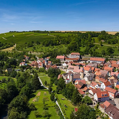 Weinort an der Romantischen Straße und an der Tauber (Liebliches Taubertal)