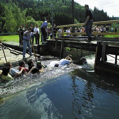 Floßfahrt auf der "Wilden Rodach", Wallenfels