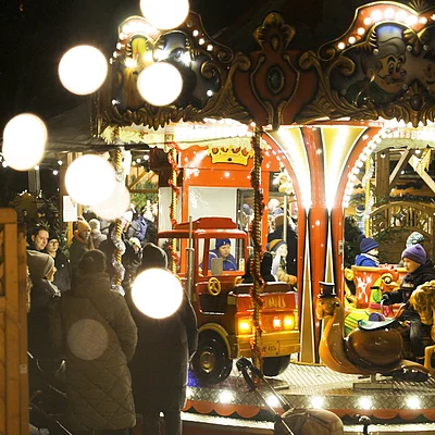 Kinderkarussell am Weihnachtsmarkt