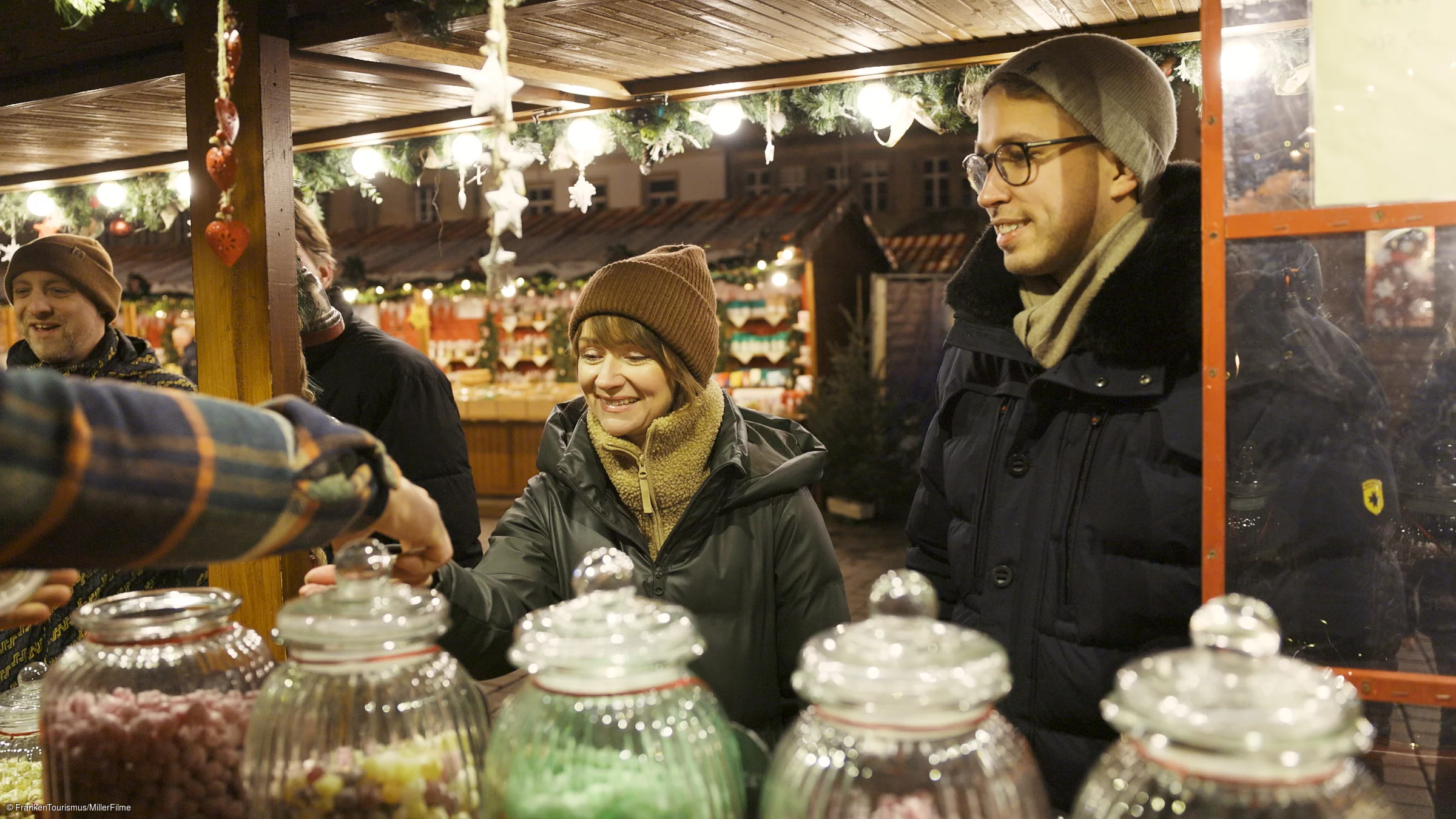 Einkaufen auf dem Weihnachtsmarkt