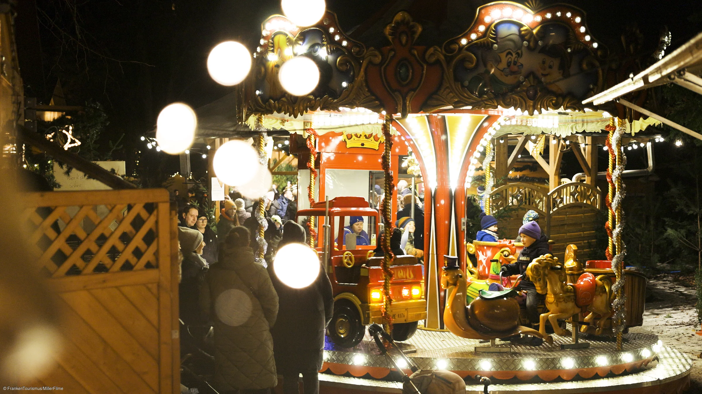 Kinderkarussell am Weihnachtsmarkt