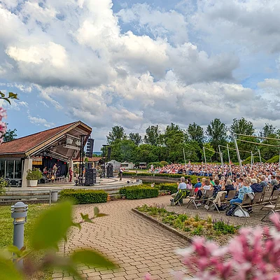 Kurpark mit Seebühne in Bad Staffelstein