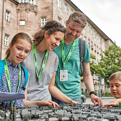 Kind in Nürnberg – Schnitzeljagd | Child in Nuremberg – scavenger hunt