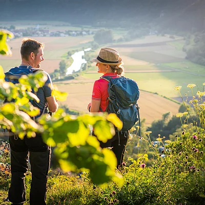 Wandern mit Aussicht ins Tal Abends am Michelsberg