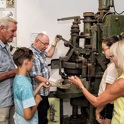 Mit Familie im Industriemuseum