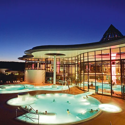 Nachtansicht der KissSalis Therme