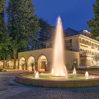 Kurparkfontäne vor Haus des Gastes (Bad Mergentheim, Liebliches Taubertal) Kurparkfontäne vor Haus des Gastes