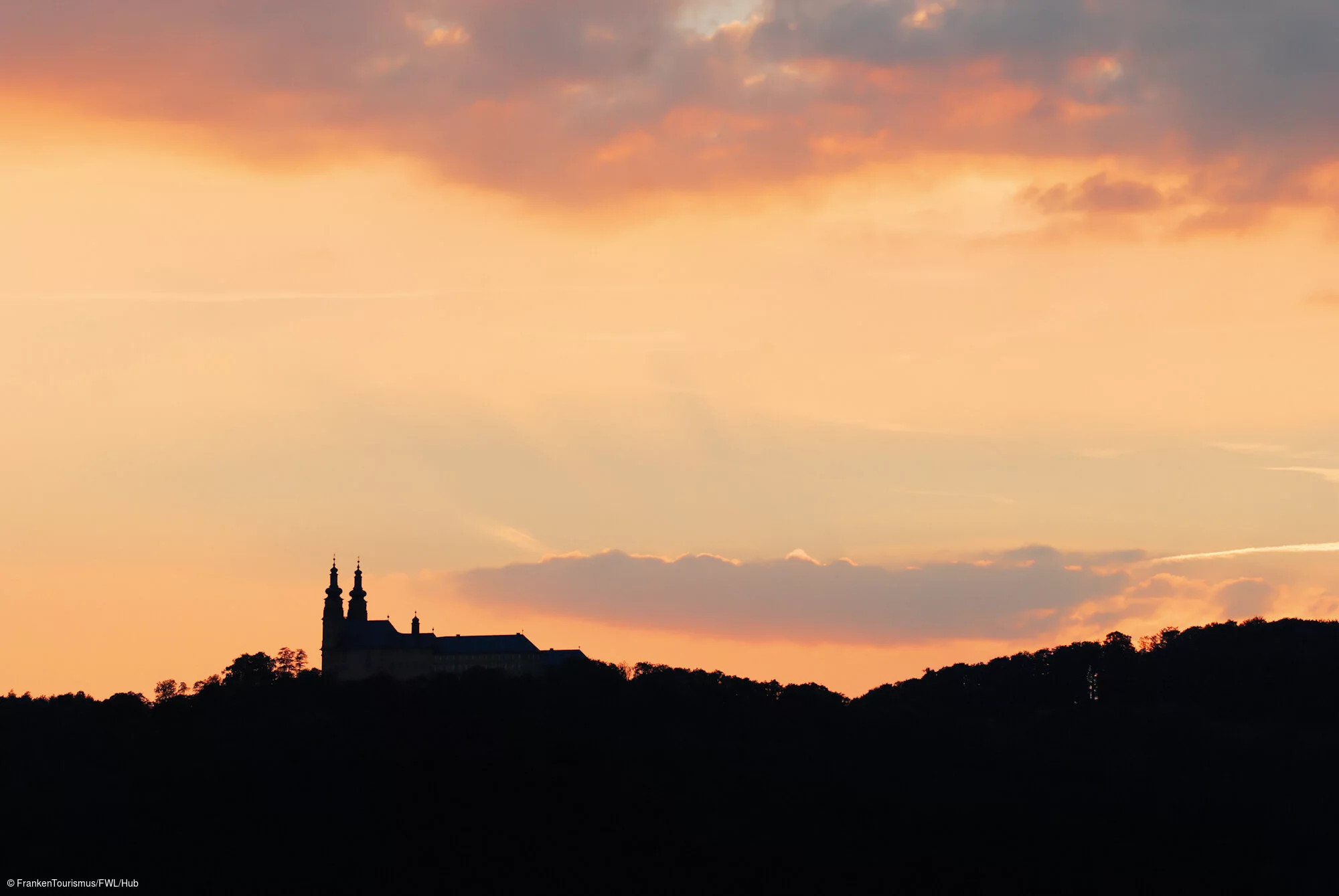 Kloster Münsterschwarzach bei Abenddämmerung